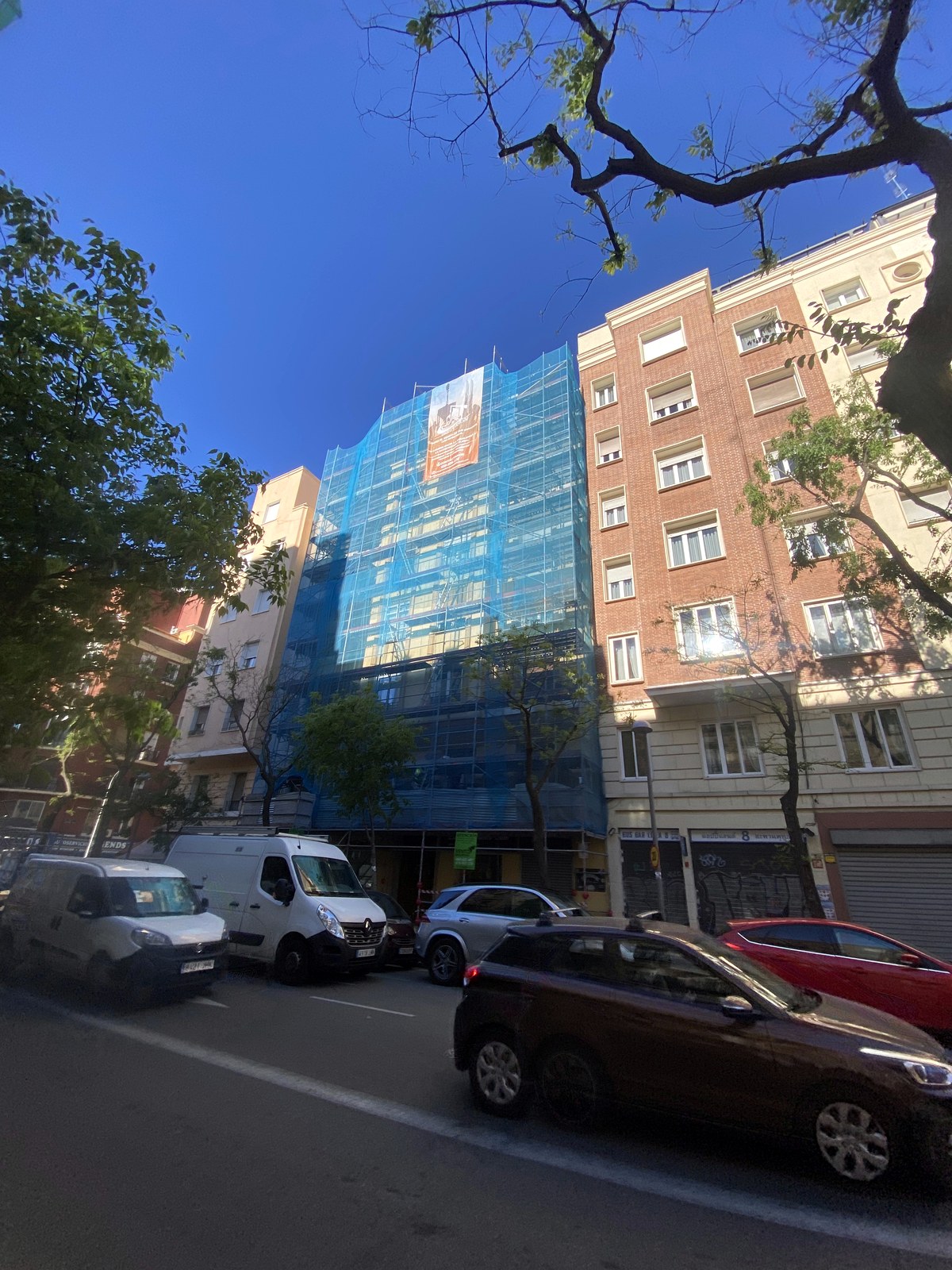 Andamio en rehabilitación integral de fachada en Madrid